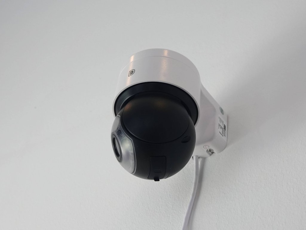 DanGear HUGIN PTZ overvågningskamera monteret på væg