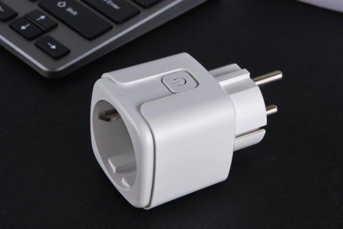 smart-plug-on-desk