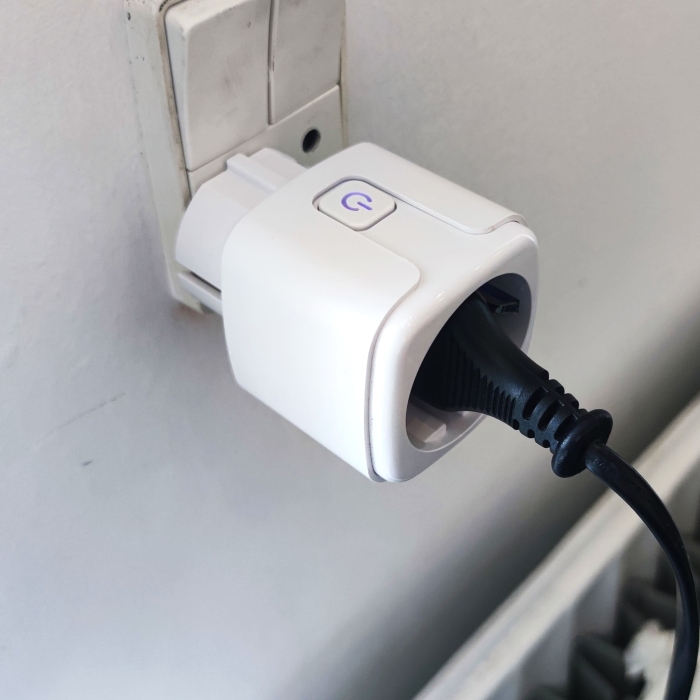 WiFi smart plug med energimåler