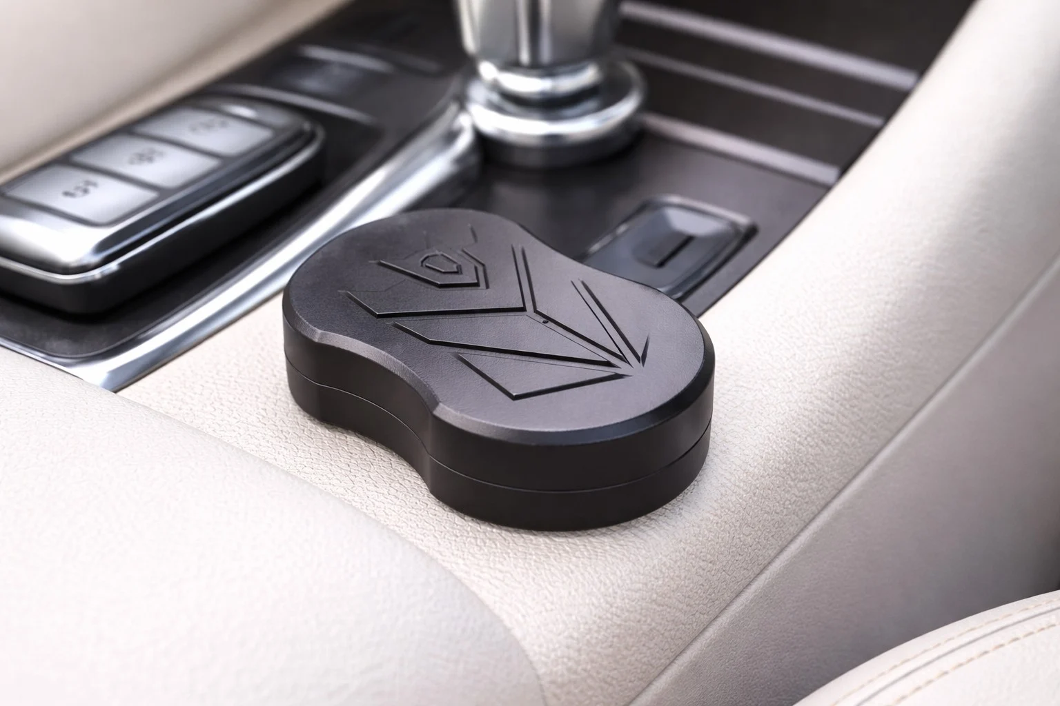 SinoTrack ST-905 og ST-915 på centerkonsol i bil SinoTrack ST-905 og ST-915 på centerkonsol i bil